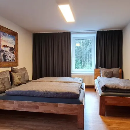 Gaestehaus Hirschstein - Hochwertige Ferienwohnung In Sehr Ruhiger Lage Direkt Am Fluss Goeltzsch Reichenbach im Vogtland Exterior foto