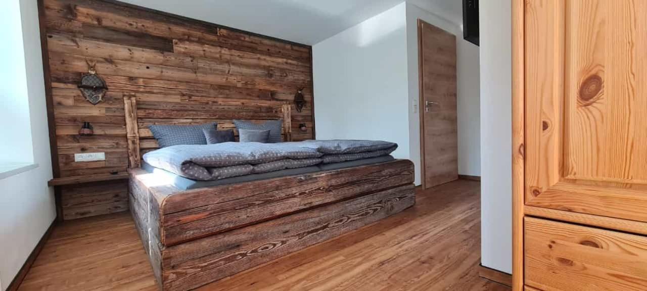 Gaestehaus Hirschstein - Hochwertige In Sehr Ruhiger Lage Direkt Am Fluss Goeltzsch Apartment
